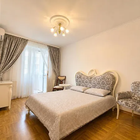 Apartment посмитного 22